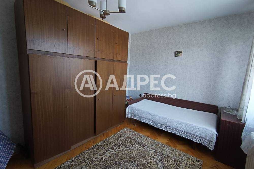Тристаен апртамент в центъра на гр. Разград
