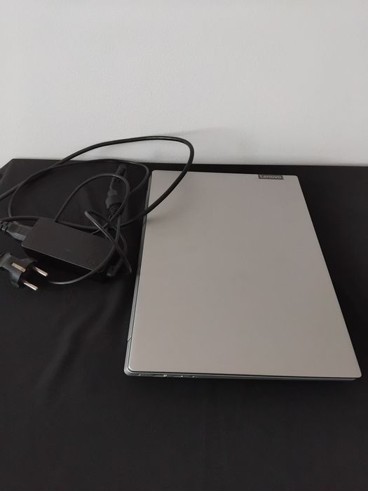 Laptop Lenovo Gri