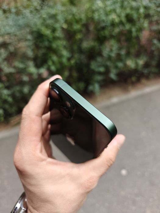 V/S iPhone 13 - 128GB