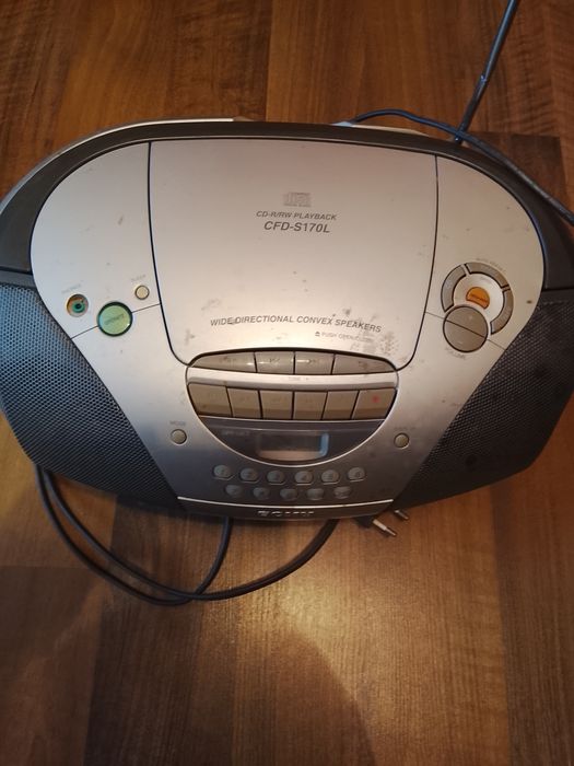 Vând radio CD Sony
