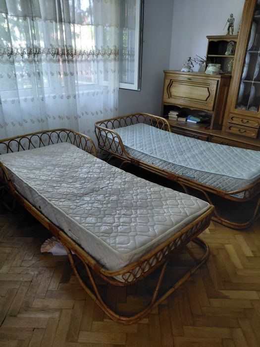 2 paturi bambus Stare impecabila 300 lei per bucata