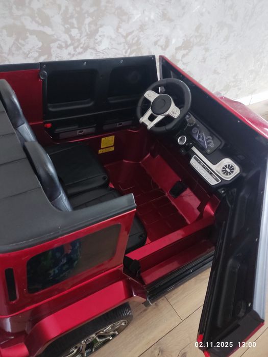 Продам машинку детскую