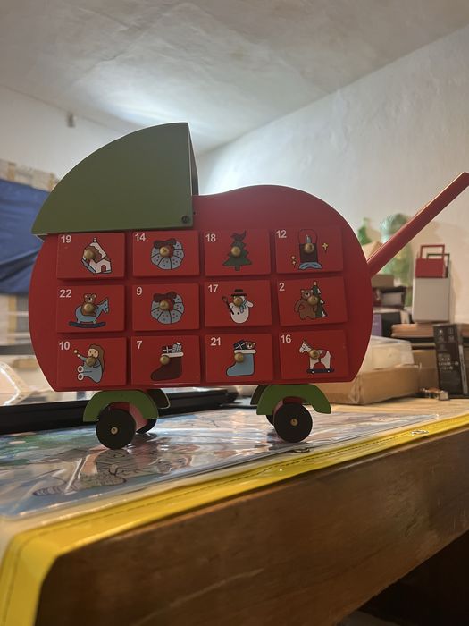 Запазено Дървен Коледен Календар – Бебешка Количка | Ръчна изработка