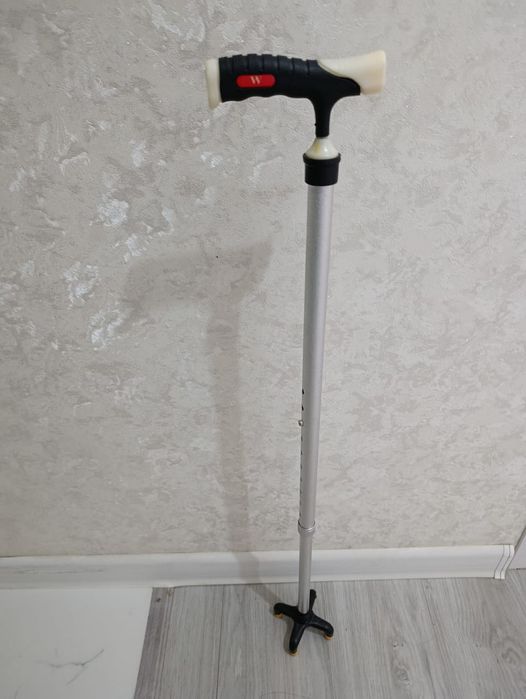 Трость многоопорный новый.