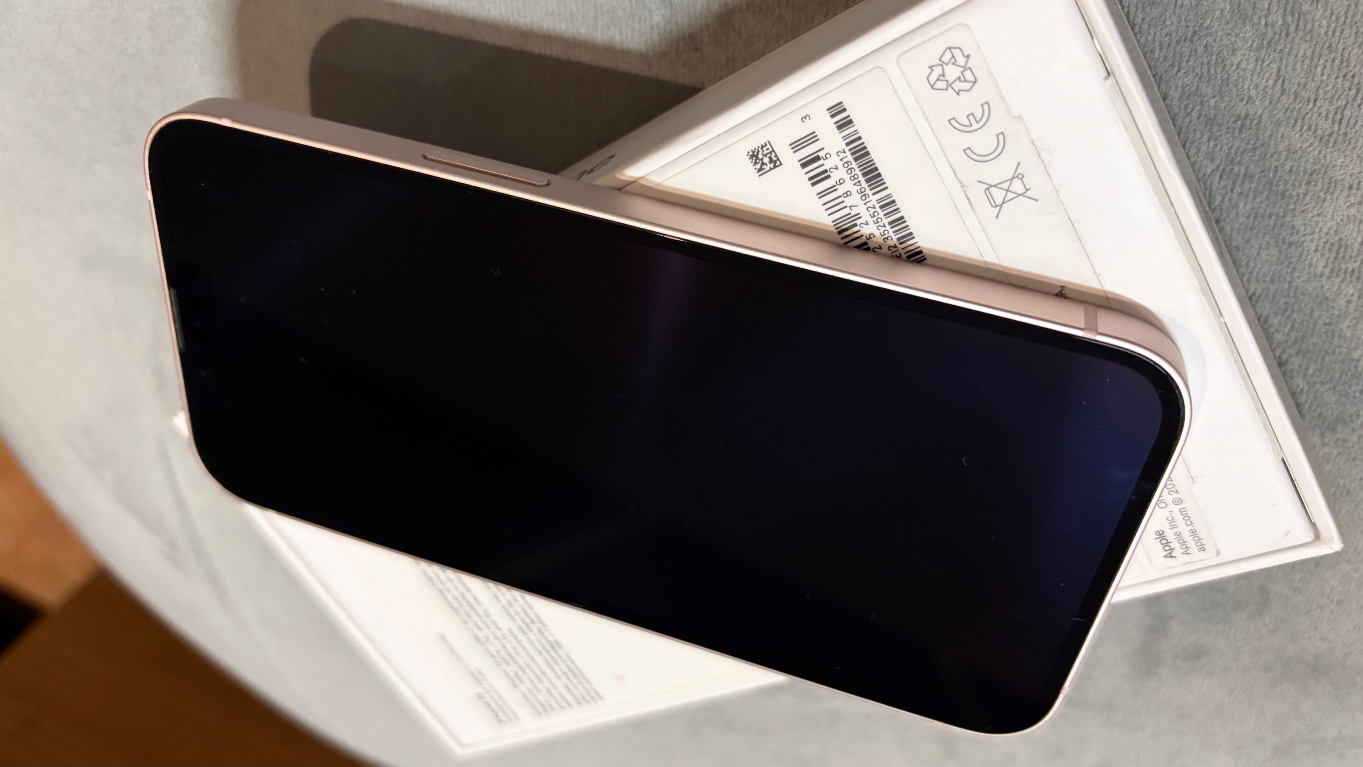 iPhone 13 розов , като нов , 128гб , батерия 75%