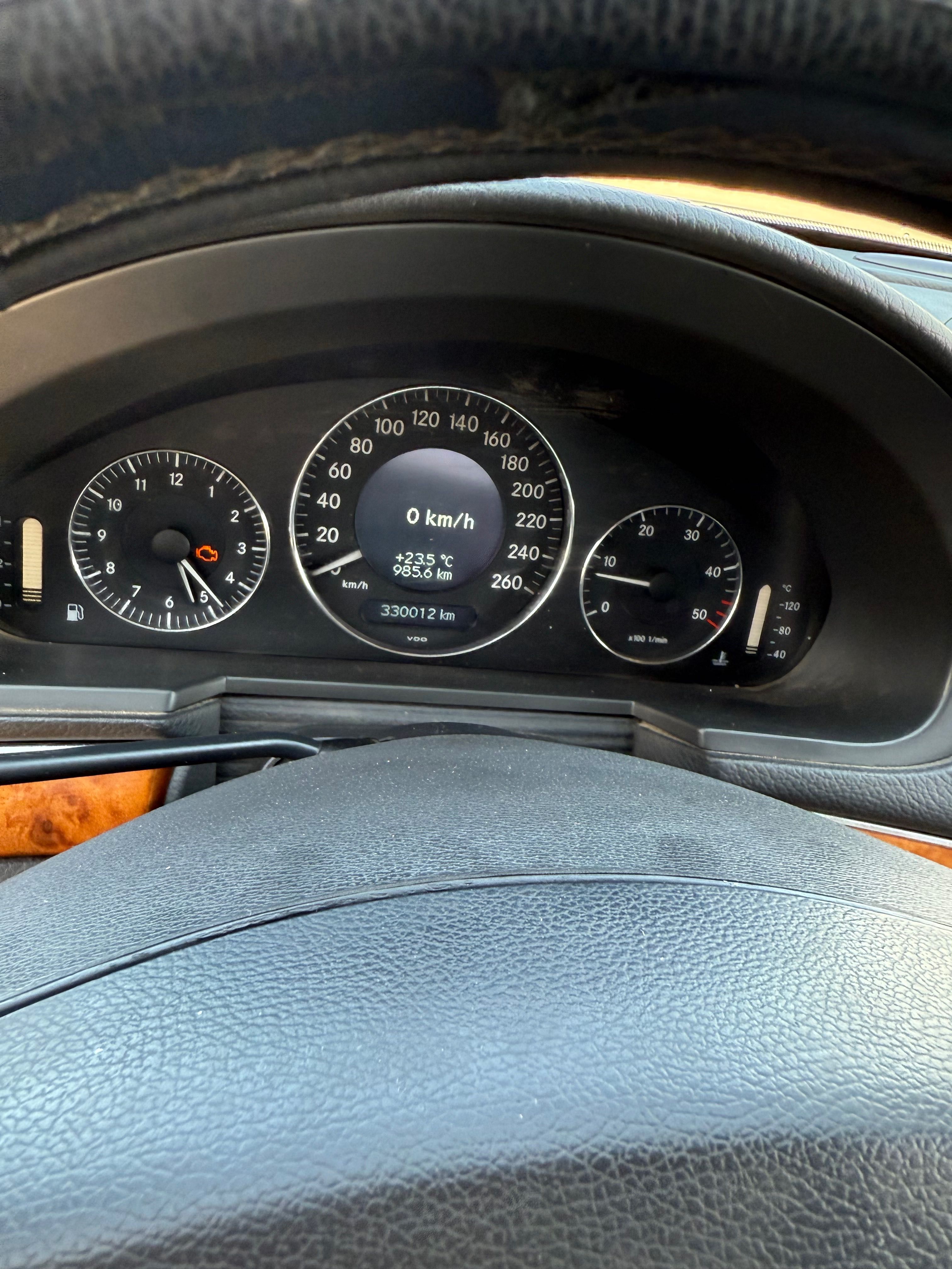 Mercedes  benz e220