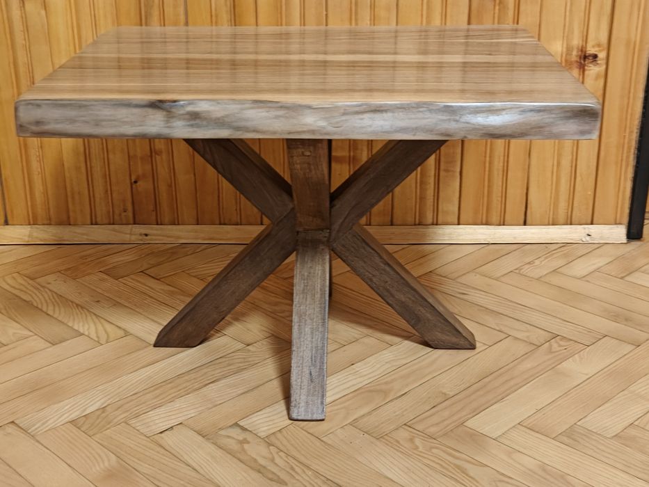 Помощни маси от масив