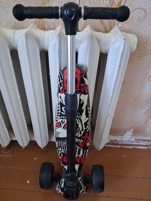 Продам самокат за10(покупали за15)для 6,7,8,9,10лет