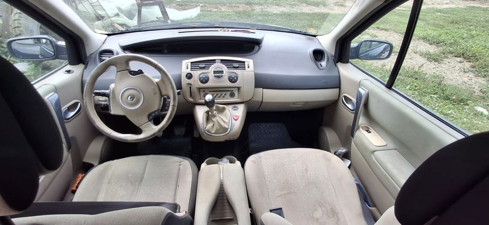 Vând sau dezmembrez Renault Scenic