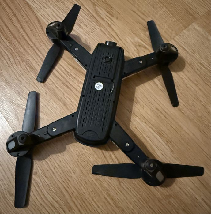 Продавам дрон SG700-D
