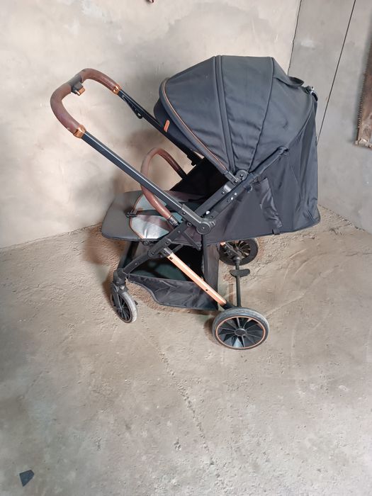 Детские коляска сотилади