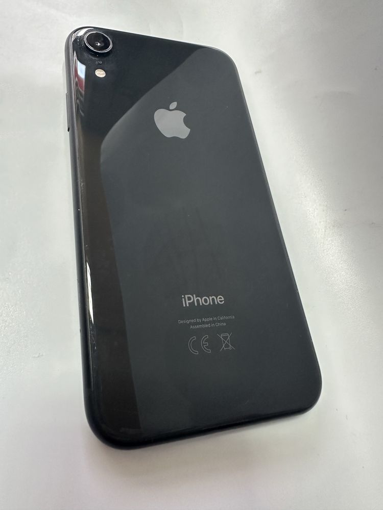 iPhone XR 64gb - заключен с iCloud, в отличенвъншен вид