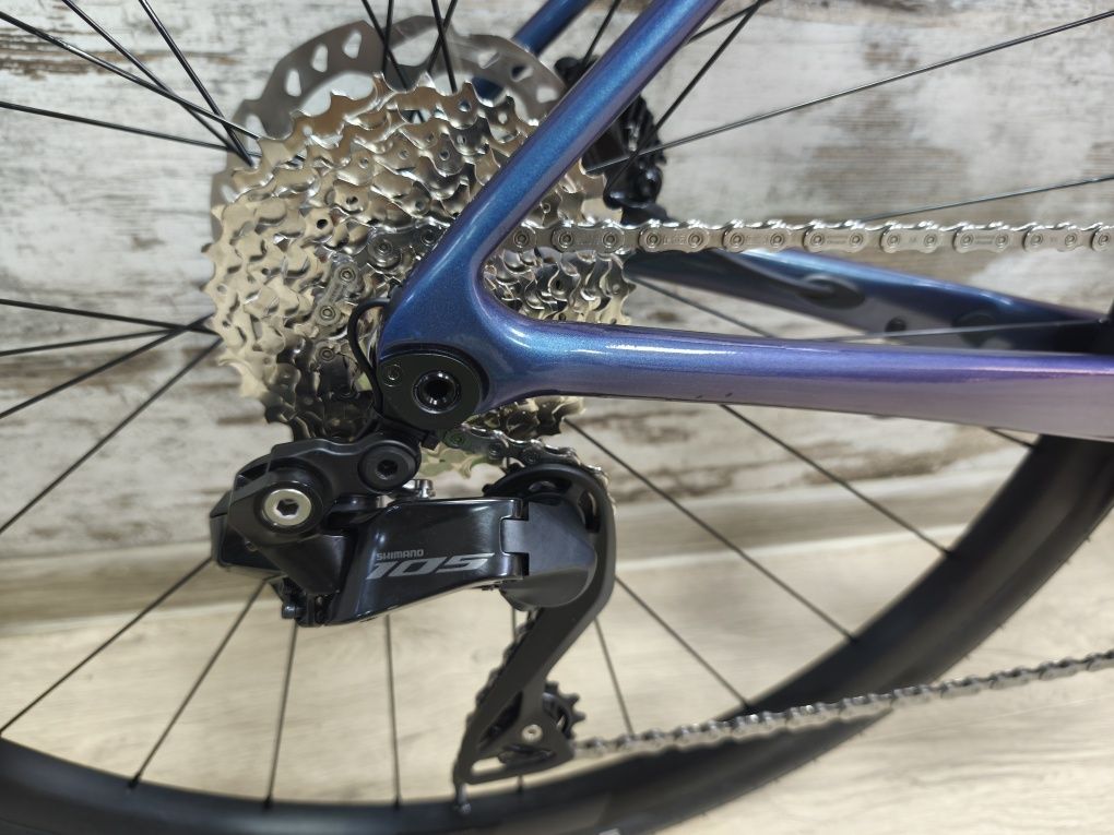 Карбонов шосеен велосипед Giant TCR Pro 0 Disc 105 Di2 Syncros | S