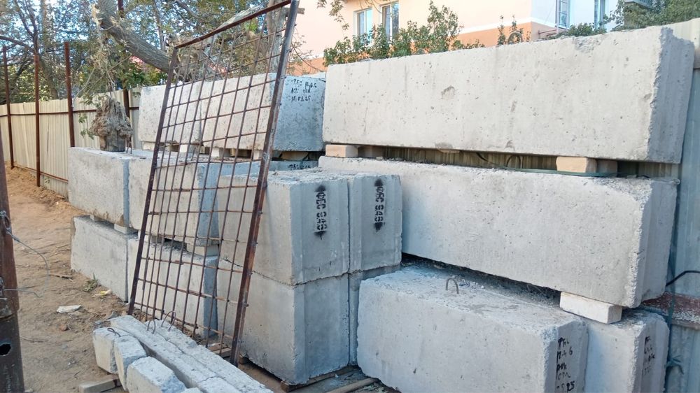 Фундаментные блоки сплошные и ленточные