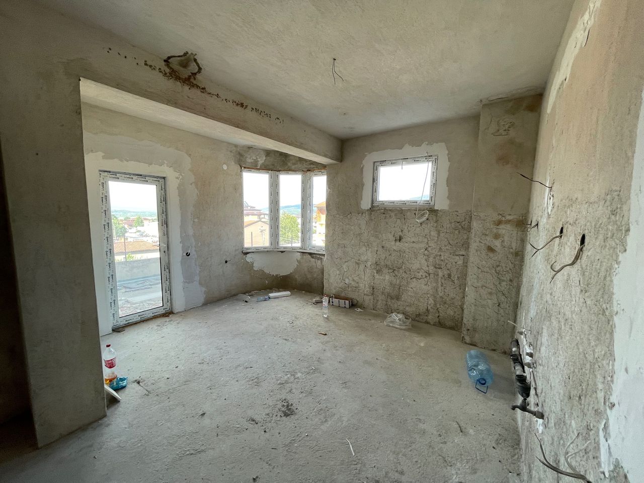 Продава се Тристаен апартамент в Петрич - 91 кв.м за 605 €/кв.м - Снимка #2