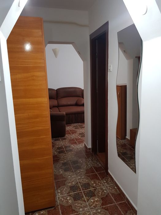 Închiriez apartament