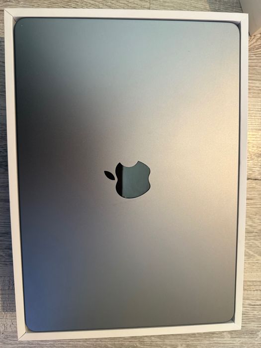 MacBook Air 13.6” M2 | 8GB RAM | 256GB SSD |