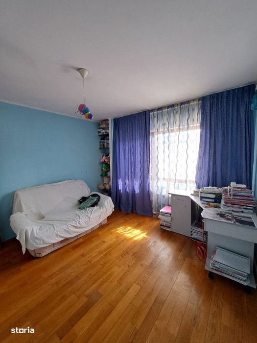 Vanzare – Apartament 2 camere, decomandat, 2 balcoane si garaj