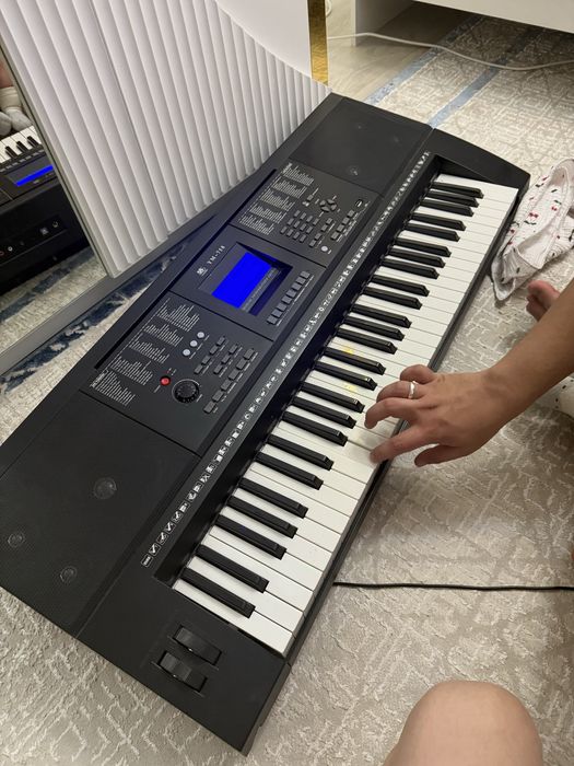 Продам синтезатор