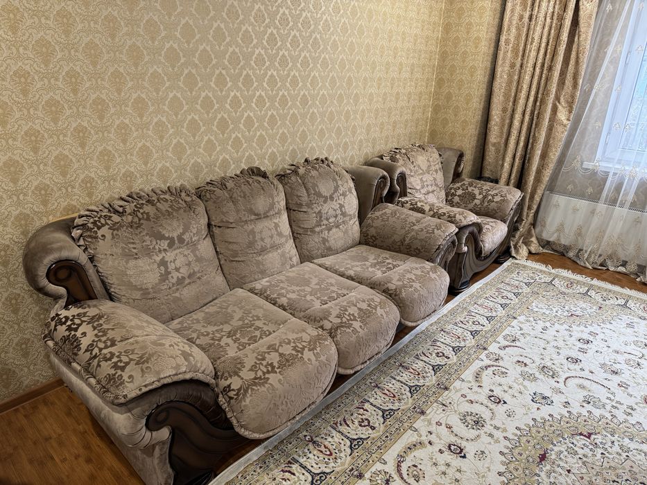 Продается диван с креслом.