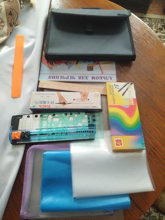 Продам принадлежности для учеников