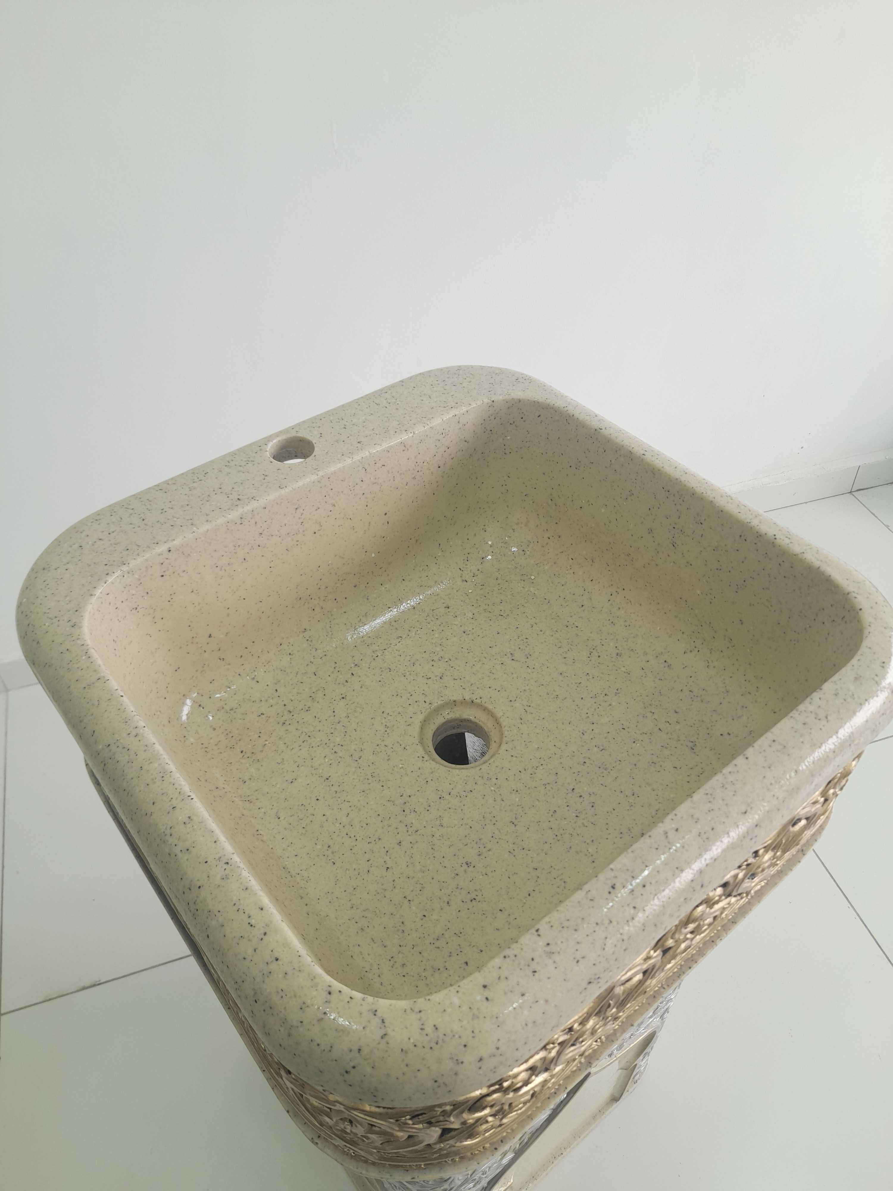 Rakvina Lux Quyma toshli