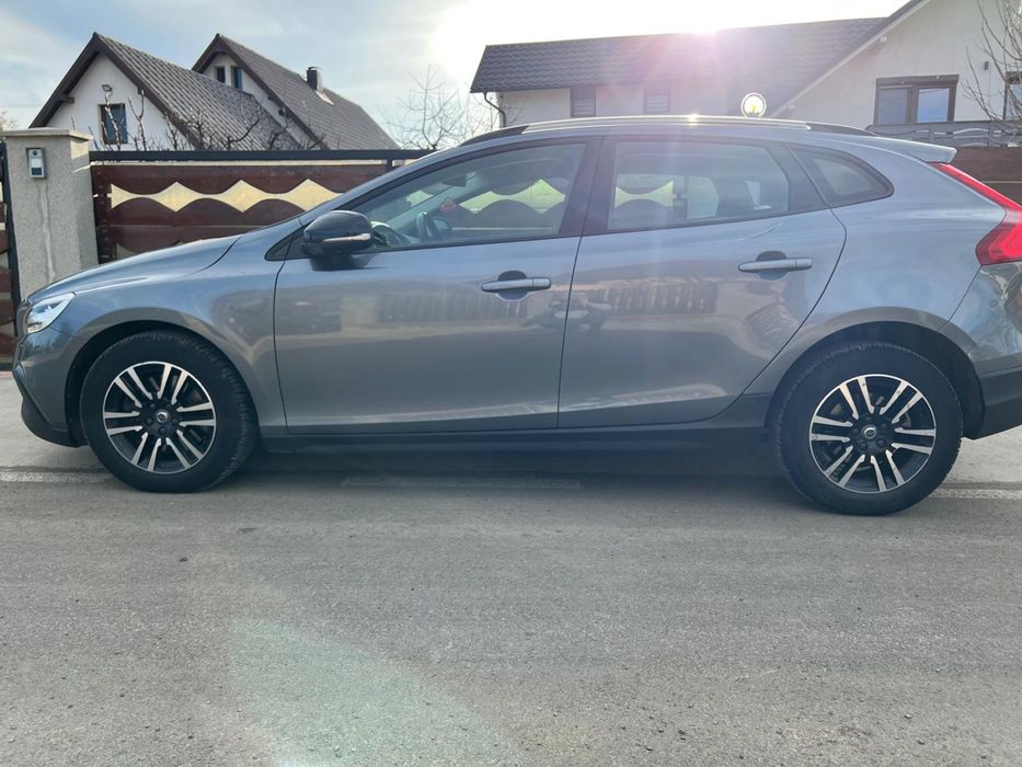 VOLVO V40 Cross Country