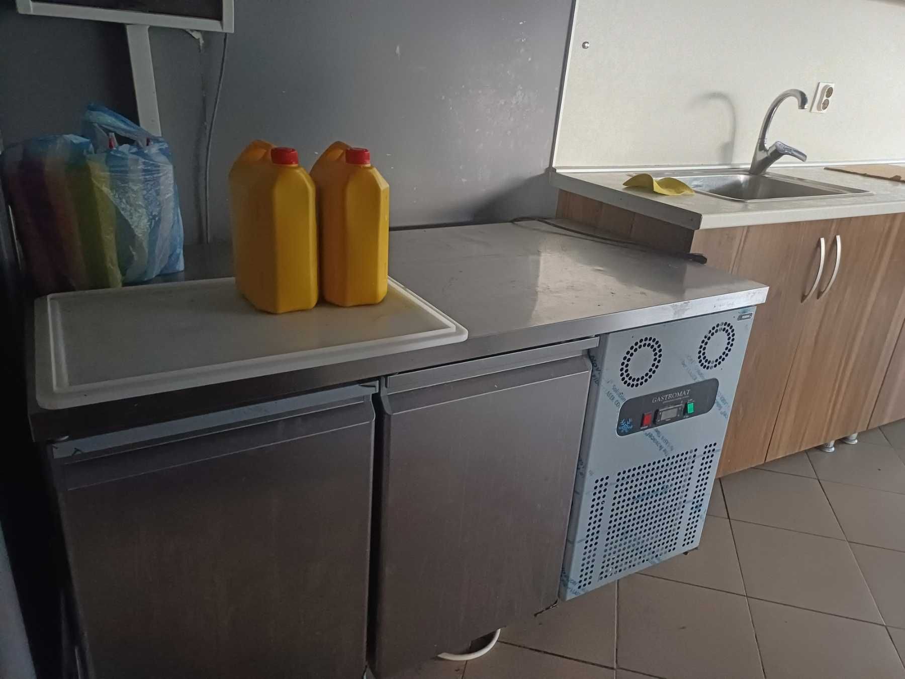 Продава търговско оборудване за заведение