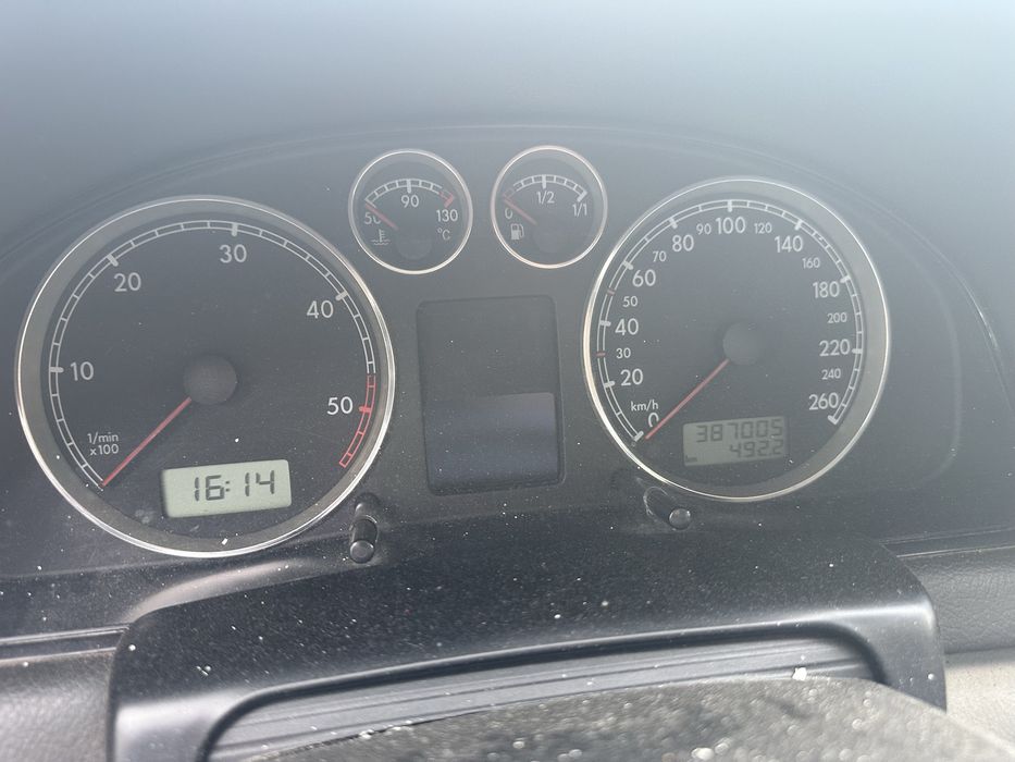 Volkswagen Pasat 2004 la 1100 euro