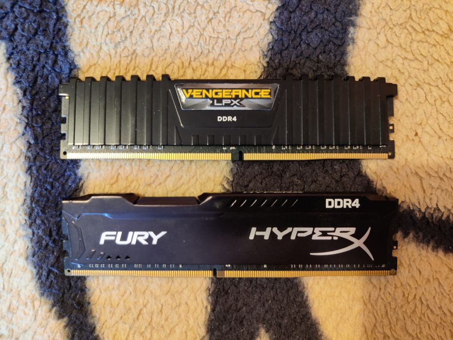 +++ Memorie RAM DDR4 plăcuțe de 4Gb Corsair și Kingston +++