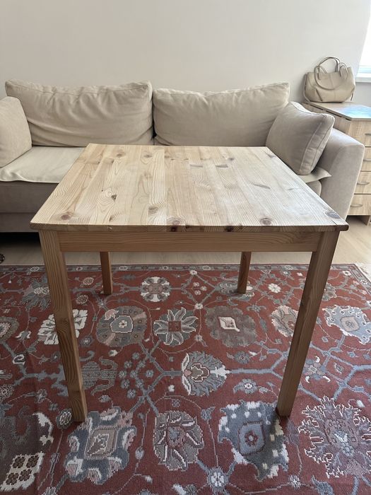 Продаю деревянный стол