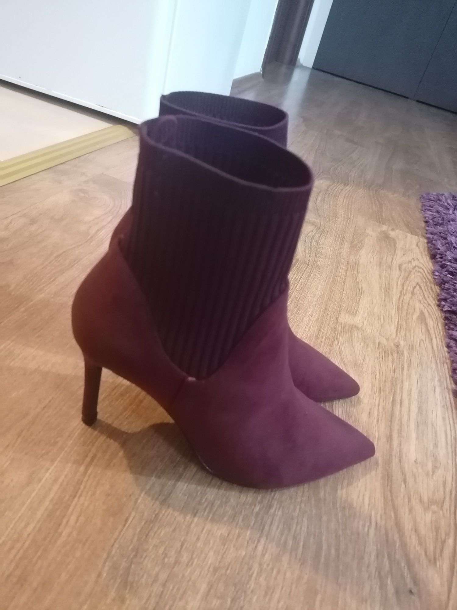 Botine tip ciorap velur