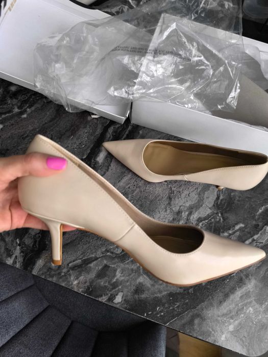 Елегантни обувки с ток H&M