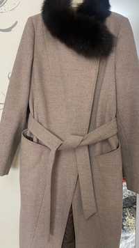 Кашемировое пальто со съёмным натуральным меховым воротником