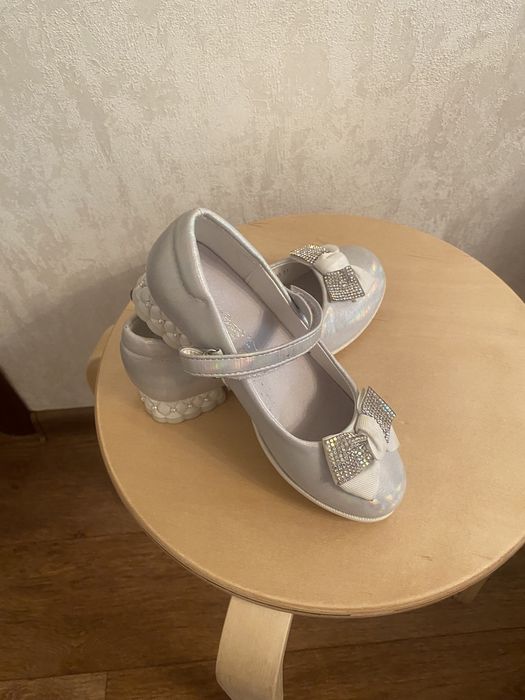 Продам туфли детские