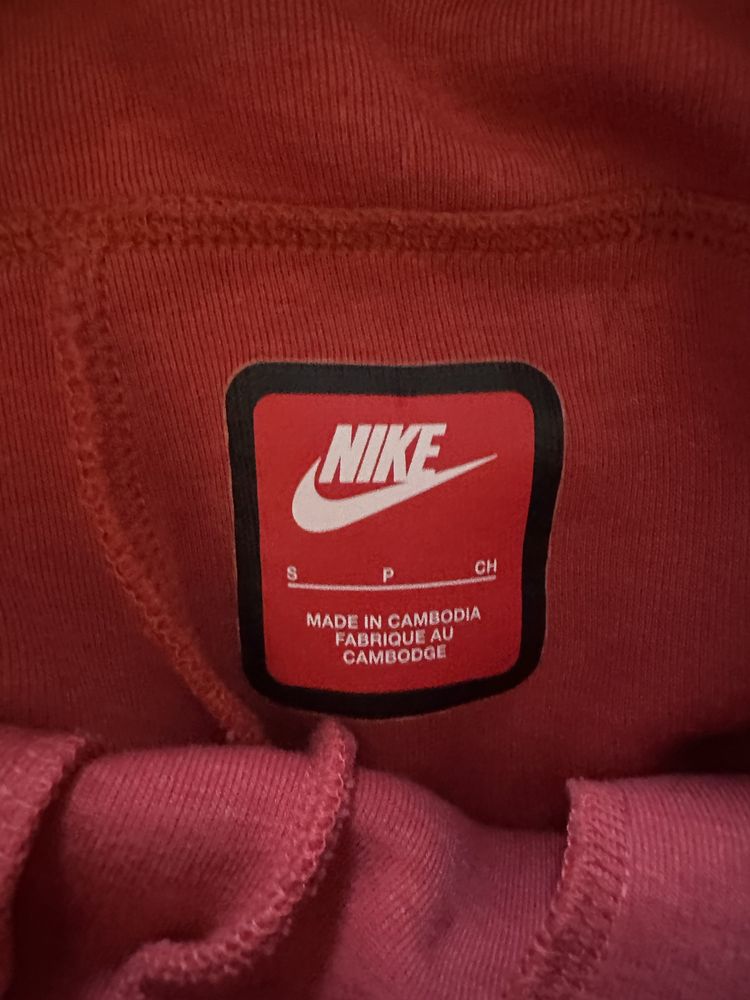 Vand nike tech rosu nou