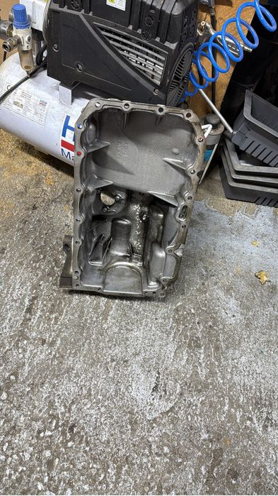 Baie ulei motor bmw e81 e87 e90 e91 e92 e93 e84 e82 e88 N47d20