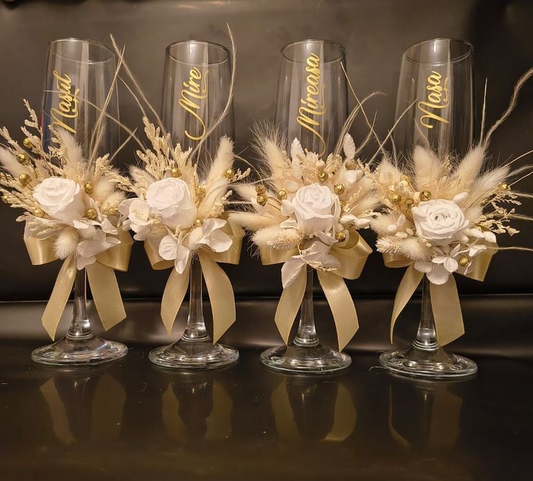 Set pahare sampanie pentru miri și nași