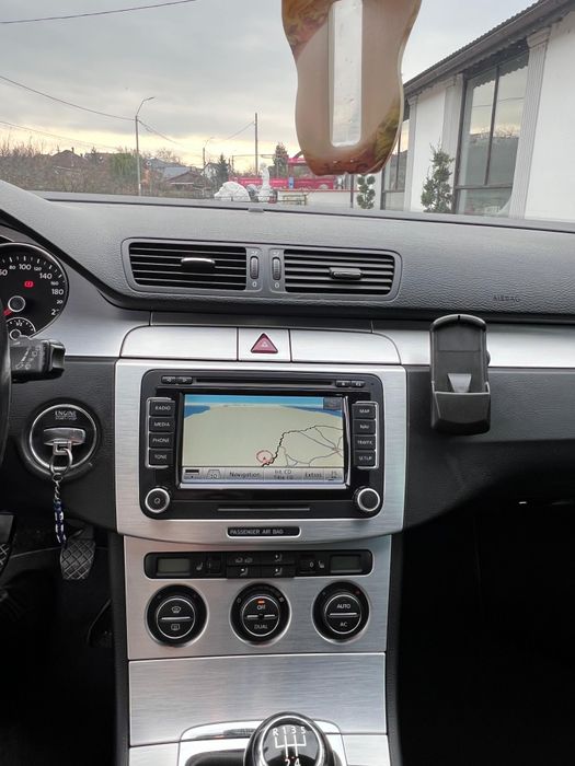 Vând urgent volkswagen passat b6