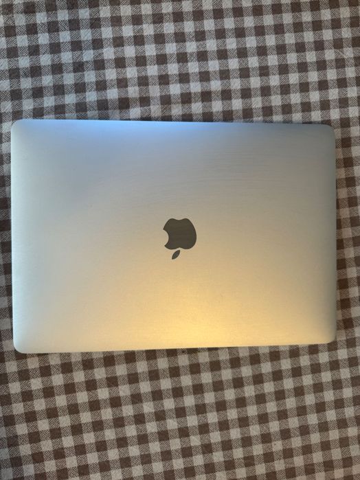 MacBook Pro 13” M2 (2022) • 8GB/256GB • Отлично състояние — Бургас