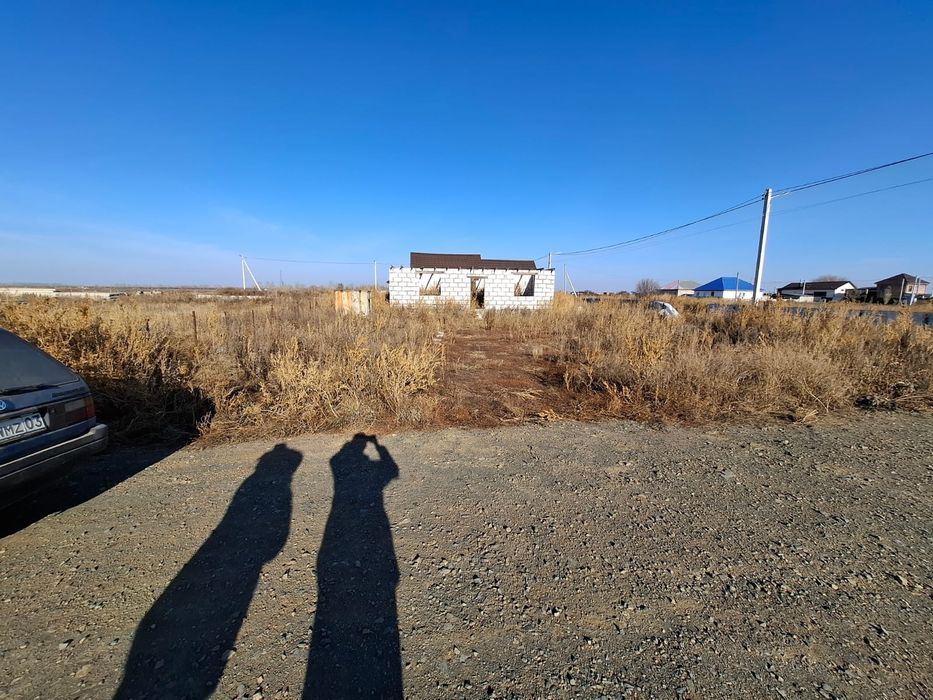 Продам зем участок есть фундамент стены