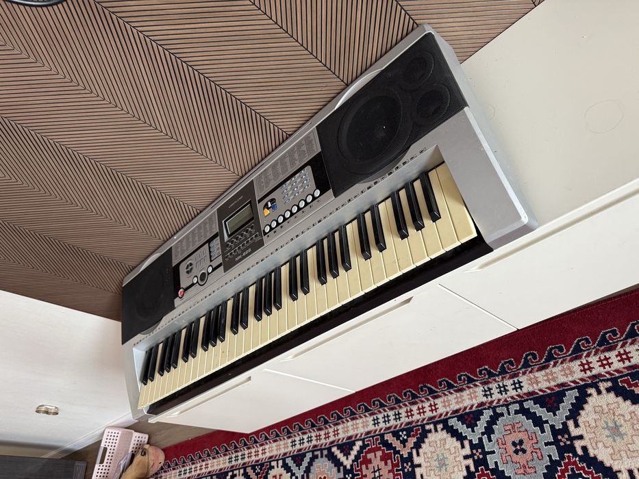 Продается синтезатор