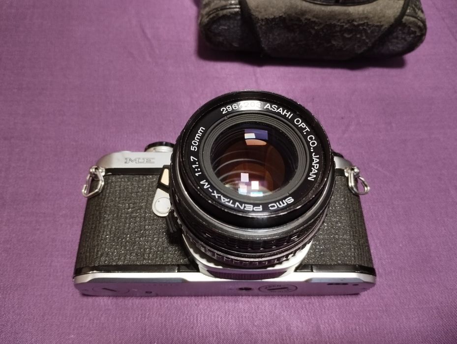 Pentax ME plus obiectiv 50mm 1.7 cititi descrierea!