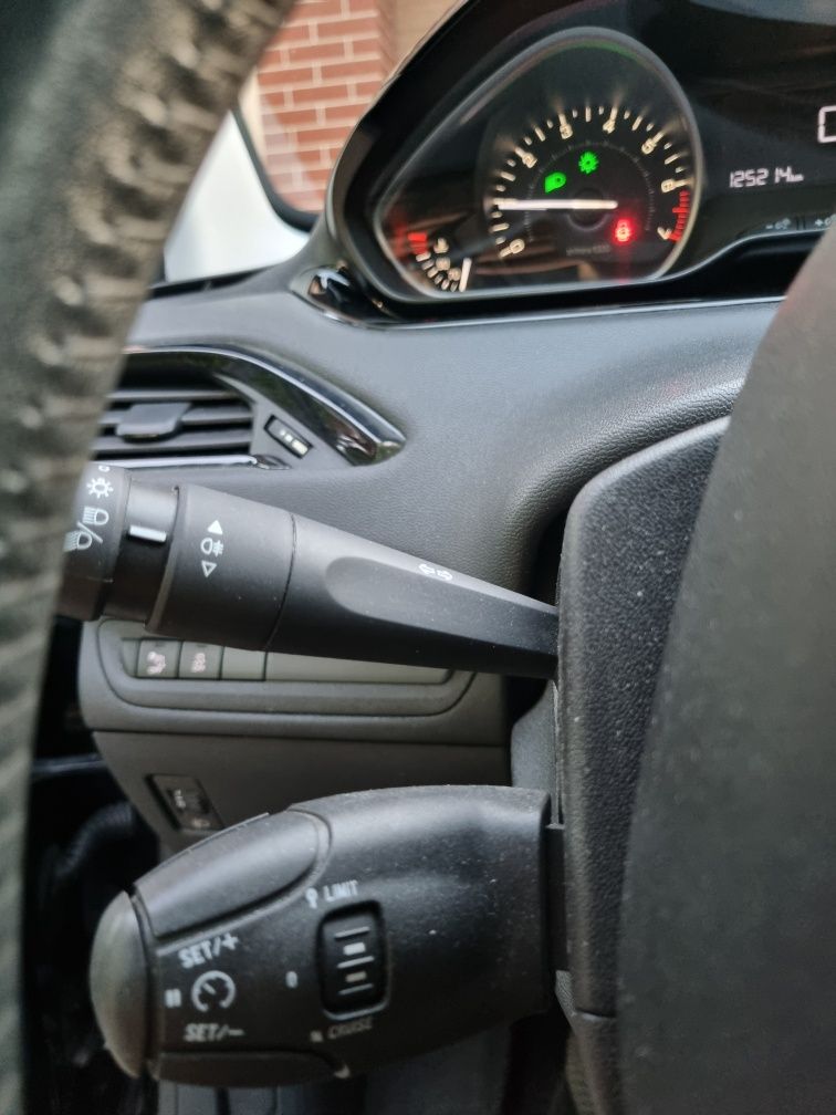 Peugeot 208 Benzină 2016