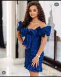 rochie de culoare albastra