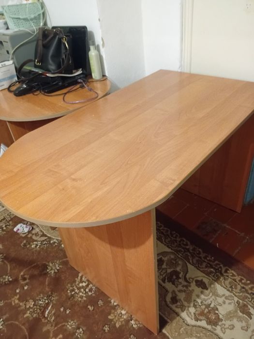 Продам стол 2 штук