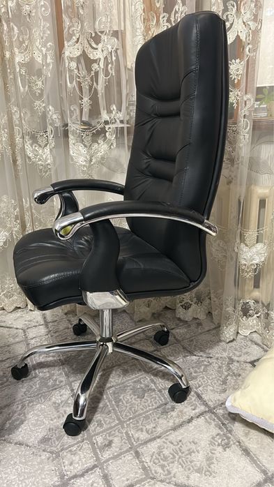 Офисное кресло в отличном состоянии