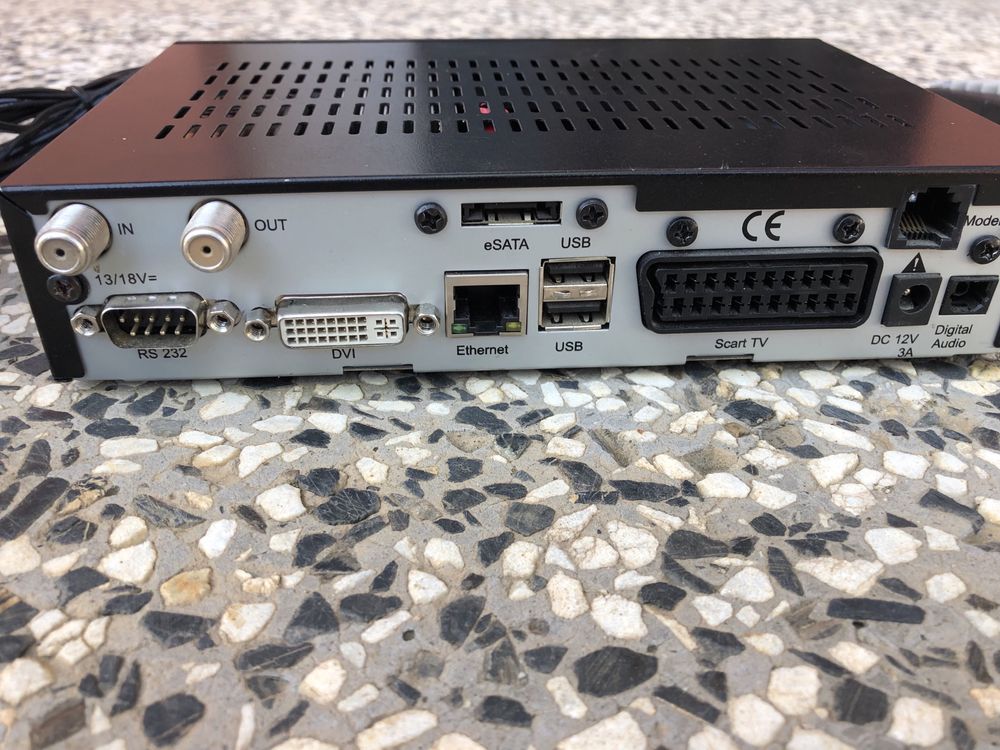 Продавам сателитен приемник Dreambox 800 HD PVR