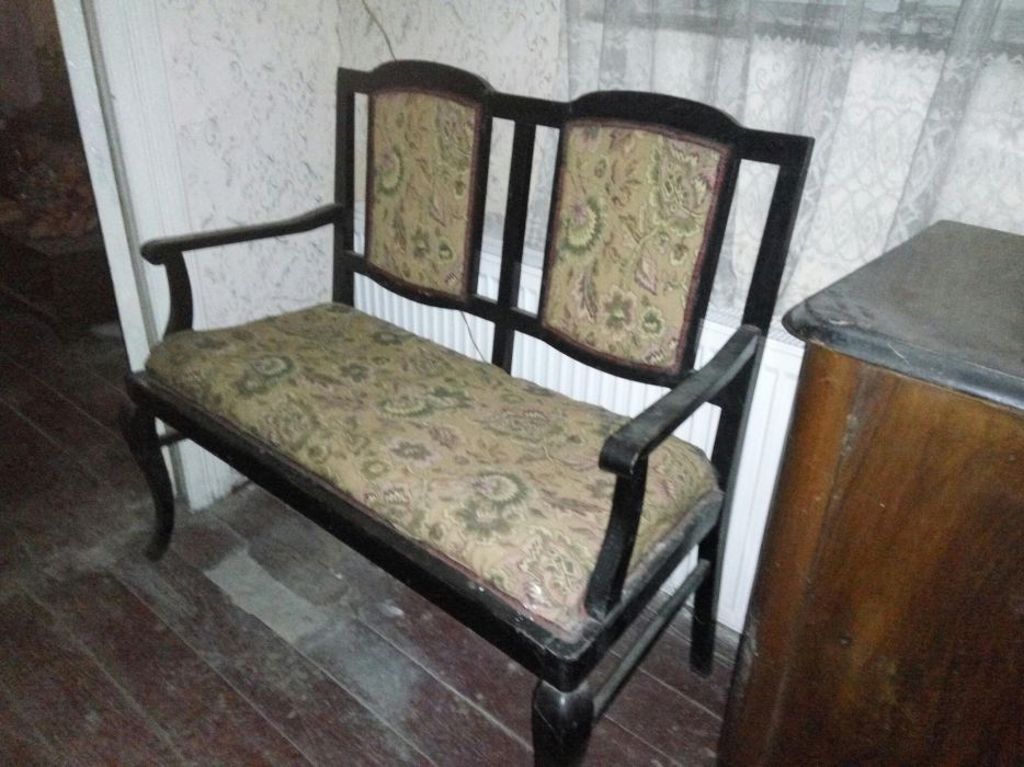 Vând canapea două locuri antică