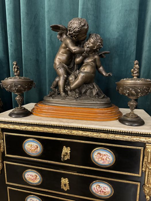 Pereche de urne din bronz